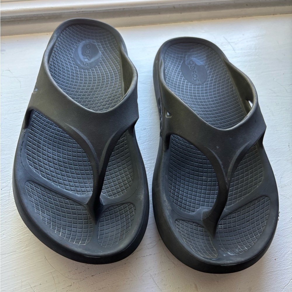 OOFOS Charcoal Comfort Sandals